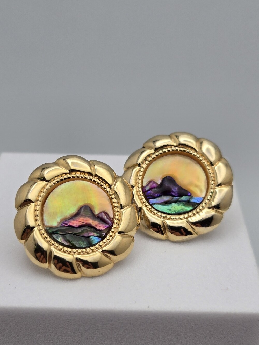 Vintage NURI Abalone Shell Button Earrings Paua Mosaic Gold Tone Signed 7/8"